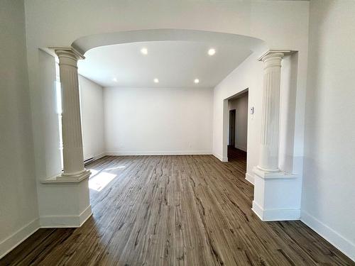 Living room - 2142-2142 Boul. Grand, Montréal (Côte-Des-Neiges/Notre-Dame-De-Grâce), QC - Indoor Photo Showing Other Room