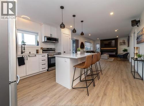 19 Levergood Lane, Amherstburg, ON - Indoor Photo Showing Kitchen With Upgraded Kitchen
