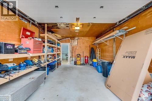 927 Nelson Avenue, Trail, BC - Indoor Photo Showing Garage
