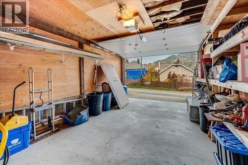 927 Nelson Avenue, Trail, BC - Indoor Photo Showing Garage