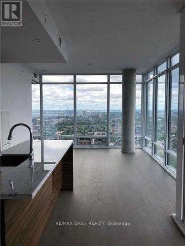 4616 - 488 University Avenue, Toronto, ON - Indoor