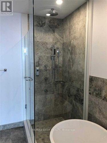 4616 - 488 University Avenue, Toronto, ON - Indoor Photo Showing Bathroom