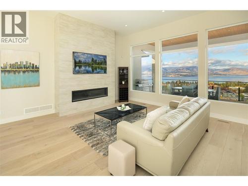 442 Redtail Court, Kelowna, BC - Indoor Photo Showing Living Room With Fireplace