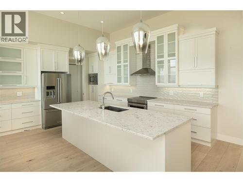 442 Redtail Court, Kelowna, BC - Indoor Photo Showing Kitchen With Upgraded Kitchen