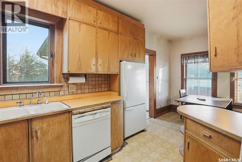 521 Albert Avenue, Saskatoon, SK - Indoor Photo Showing Kitchen