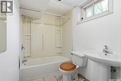 521 Albert Avenue, Saskatoon, SK - Indoor Photo Showing Bathroom
