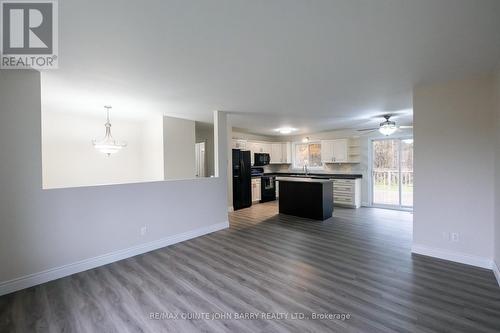 113 Barcovan Beach Road, Quinte West (Murray Ward), ON - Indoor Photo Showing Living Room