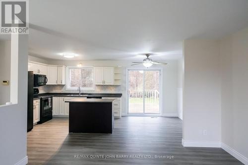113 Barcovan Beach Road, Quinte West (Murray Ward), ON - Indoor Photo Showing Kitchen