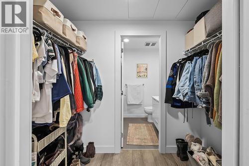 1151 Sunset Drive Unit# 905, Kelowna, BC - Indoor With Storage