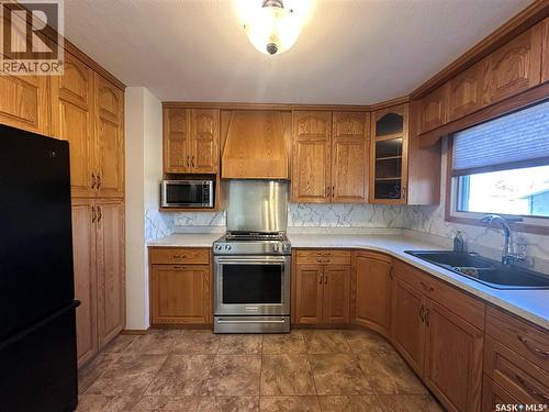 142 Coronation Drive, Canora, SK - Indoor Photo Showing Kitchen