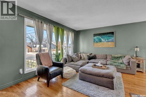 1456 Connaught Street, Regina, SK - Indoor Photo Showing Living Room