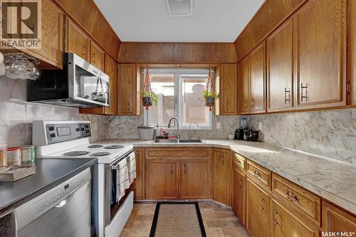 1456 Connaught Street, Regina, SK - Indoor Photo Showing Kitchen