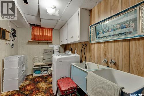 1456 Connaught Street, Regina, SK - Indoor Photo Showing Laundry Room