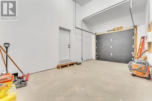 101 Tower Drive, North Bay (Airport), ON - Indoor Photo Showing Garage