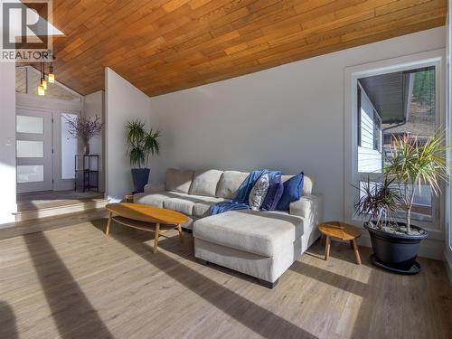 21815 Garnet Valley Road, Summerland, BC - Indoor