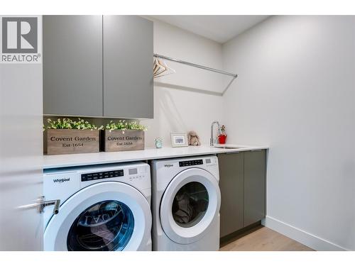 525 Mcclure Road Unit# 9, Kelowna, BC - Indoor Photo Showing Laundry Room