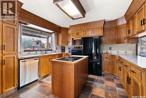 55 Duncan Crescent, Regina, SK - Indoor Photo Showing Kitchen