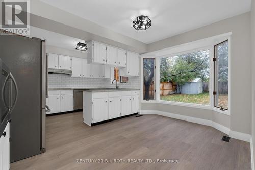 4 White Pine Place, Barrie, ON - Indoor Photo Showing Kitchen