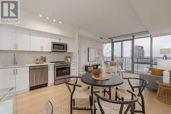 4706 - 832 BAY STREET  Toronto, ON M5S 1Z6