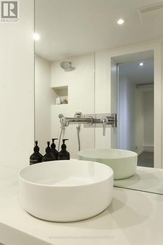 70 Crescent Road, Toronto, ON - Indoor Photo Showing Bathroom