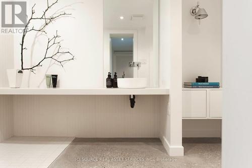 70 Crescent Road, Toronto, ON - Indoor