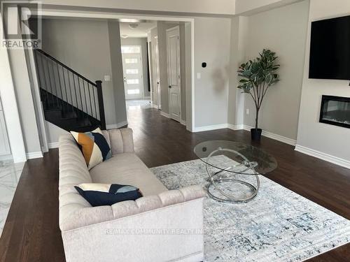 ROOM - 1568 SCARLETT TRAIL , Pickering, Ontario L1X 0N9 2