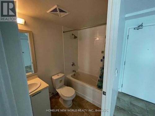 601 - 14 York Street, Toronto, ON - Indoor Photo Showing Bathroom