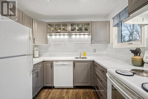285 Lanark Avenue, Ottawa, ON - Indoor Photo Showing Kitchen