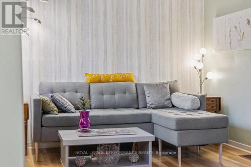 285 Lanark Avenue, Ottawa, ON - Indoor Photo Showing Living Room