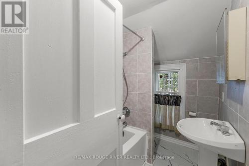 20 Odell Street, Clarington (Bowmanville), ON - Indoor Photo Showing Bathroom