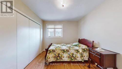 1277 Tyneburn Crescent, Mississauga, ON - Indoor Photo Showing Bedroom