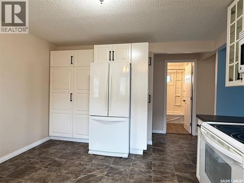 359 4Th Avenue W, Melville, SK - Indoor Photo Showing Other Room