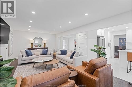 238 Turner Crescent, Amherstburg, ON - Indoor Photo Showing Living Room