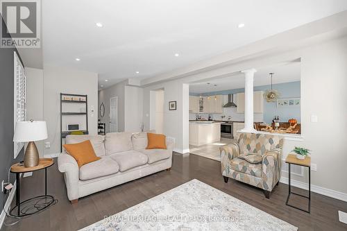 3348 Pottery Drive, Burlington (Alton), ON - Indoor Photo Showing Living Room