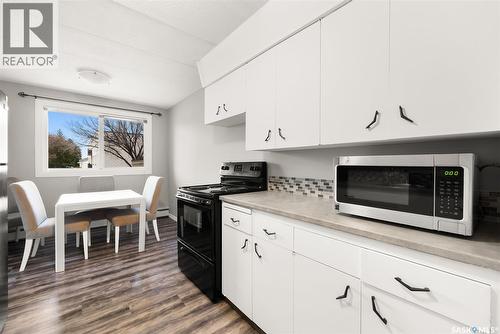 9 2620 5Th Avenue N, Regina, SK - Indoor Photo Showing Kitchen