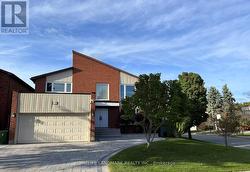 12 CLARINDA DRIVE  Toronto, ON M2K 2W7