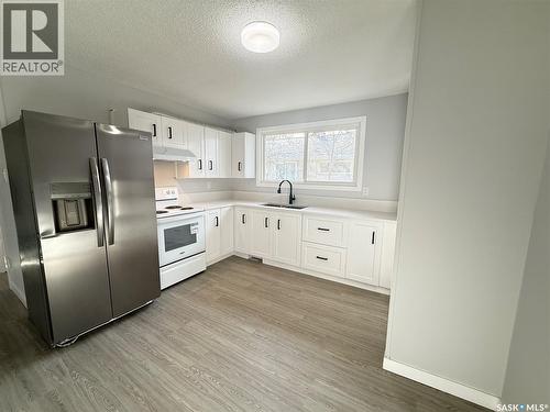 11 Denny Crescent, Regina, SK - Indoor Photo Showing Kitchen