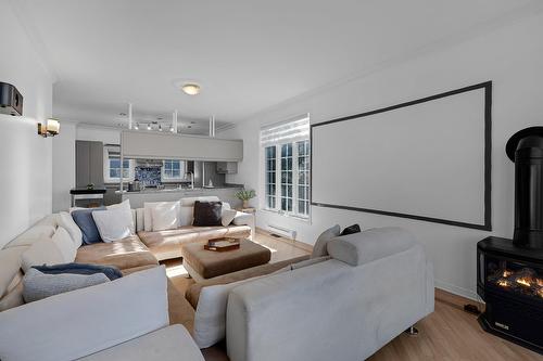 Salon - 8235 Av. Oceanie, Brossard, QC - Indoor Photo Showing Living Room