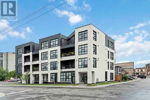 302 - 101 PINHEY STREET  Ottawa, ON K1Y 1T7