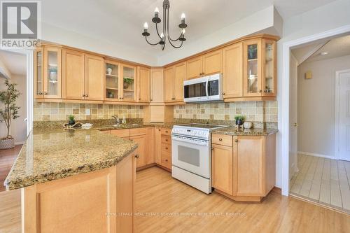 700 Fieldstone Road, Mississauga, ON - Indoor Photo Showing Kitchen