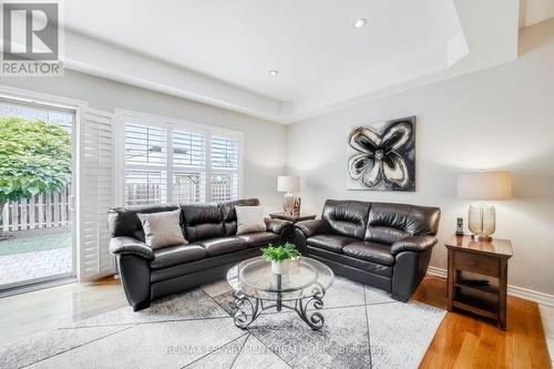 4005 Alexan Crescent, Burlington, ON - Indoor Photo Showing Living Room