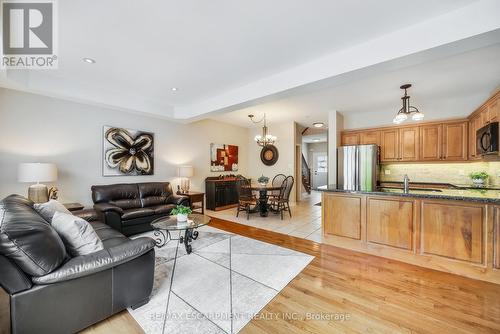 4005 Alexan Crescent, Burlington, ON - Indoor Photo Showing Living Room