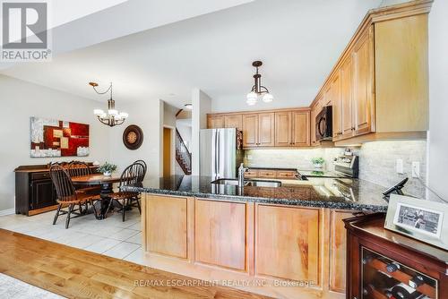 4005 Alexan Crescent, Burlington, ON - Indoor Photo Showing Kitchen