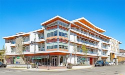 305-9818 Fourth St  Sidney, BC V8L 2Z3