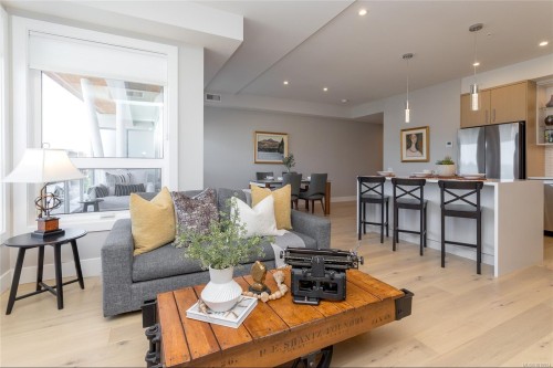 305-9818 Fourth St, Sidney, BC - Indoor Photo Showing Living Room