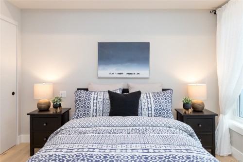 305-9818 Fourth St, Sidney, BC - Indoor Photo Showing Bedroom