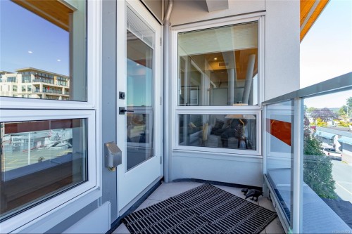 305-9818 Fourth St, Sidney, BC - Outdoor With Exterior