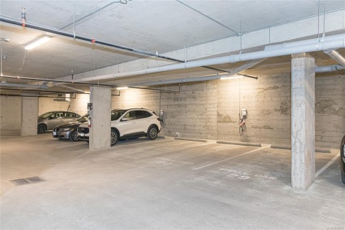305-9818 Fourth St, Sidney, BC - Indoor Photo Showing Garage