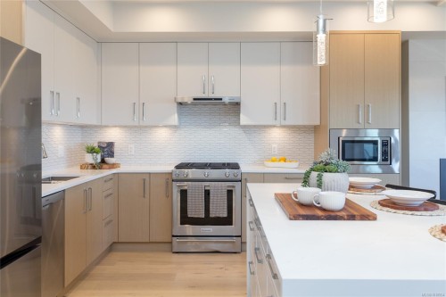 305-9818 Fourth St, Sidney, BC - Indoor Photo Showing Kitchen With Upgraded Kitchen