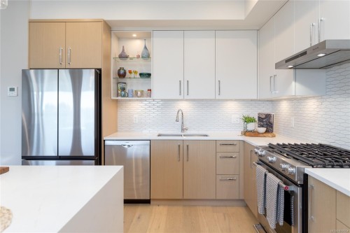 305-9818 Fourth St, Sidney, BC - Indoor Photo Showing Kitchen With Upgraded Kitchen